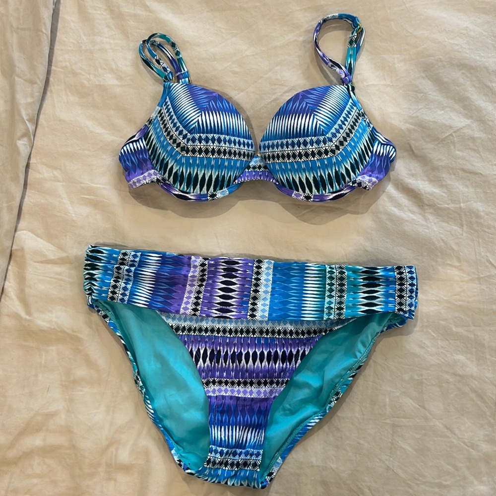 Bleu Bikini with extra bikini top to switch off with. 3 piece set